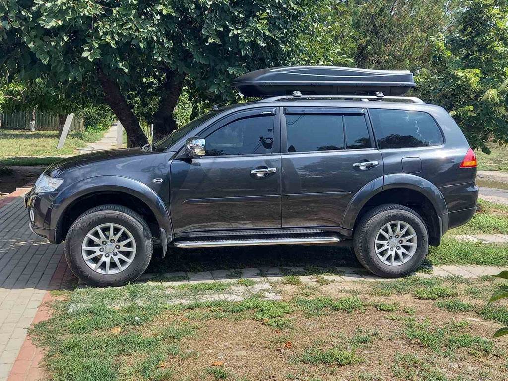 Lateral platforms Maydos V2 (2 PCs., aluminium ↗ stainless) for Mitsubishi Pajero Sport 2008-2015 - Reelken Auto