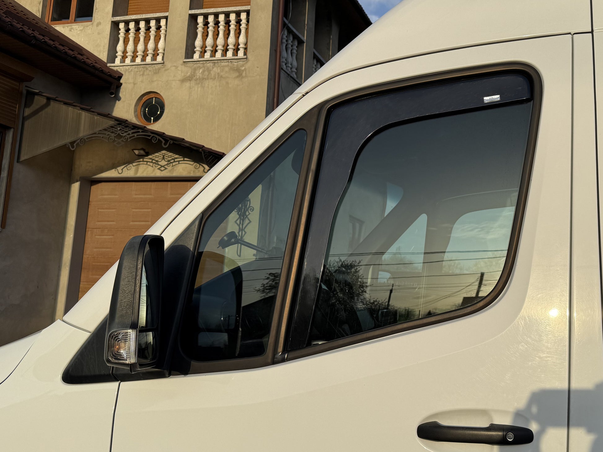 In-channel window deflectors (2 pcs, HIC) for Mercedes Sprinter W907/W910 2018- - image 4