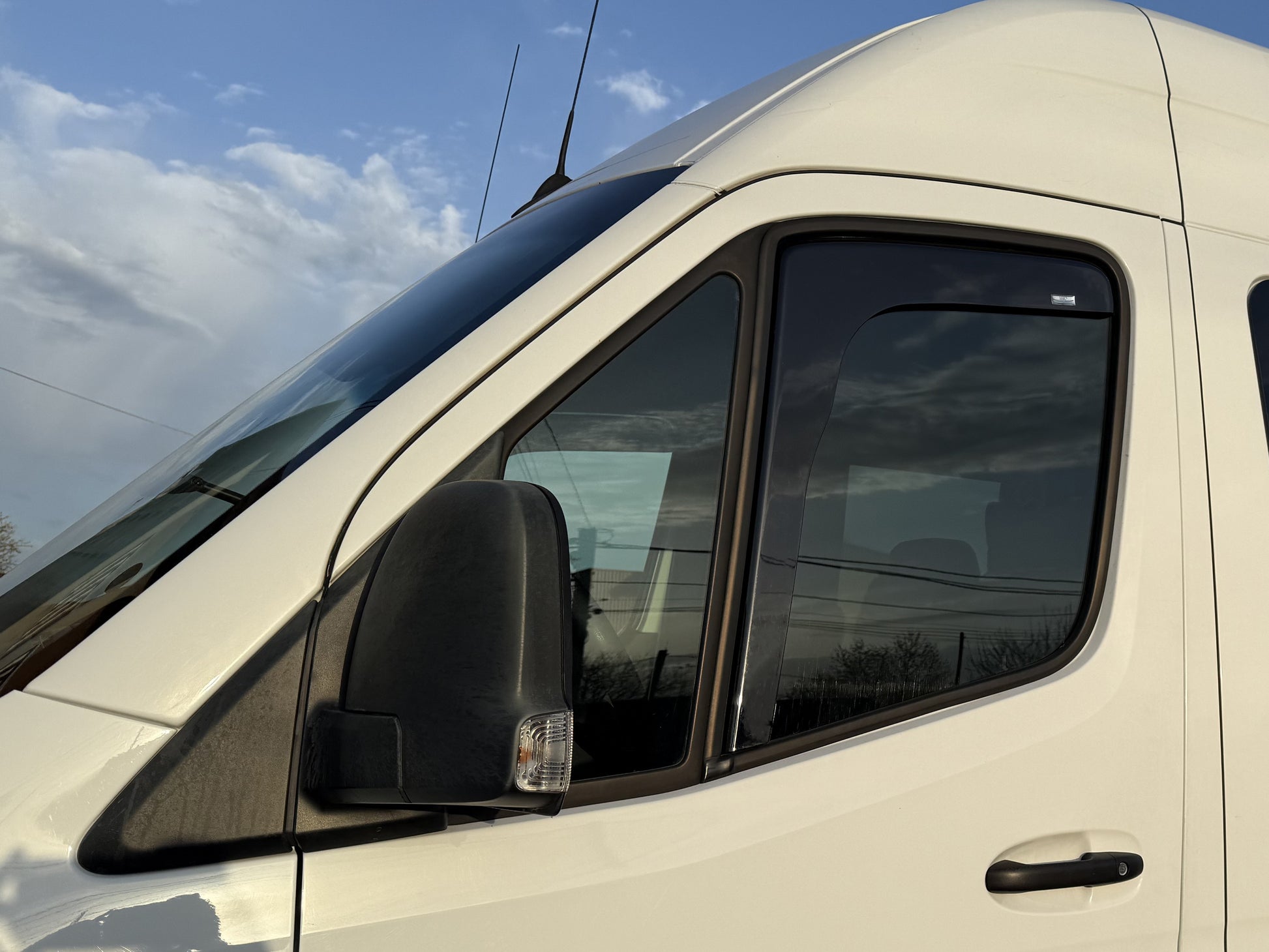 In-channel window deflectors (2 pcs, HIC) for Mercedes Sprinter W907/W910 2018- - image 3