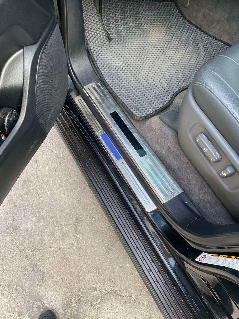 Illuminated door sills (4 pcs) for Toyota Land Cruiser 200 - Reelken Auto