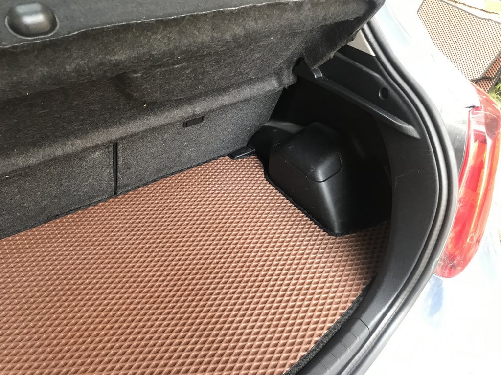 Trunk mat (EVA, brick) for Toyota Yaris 2010-2020 - image 3