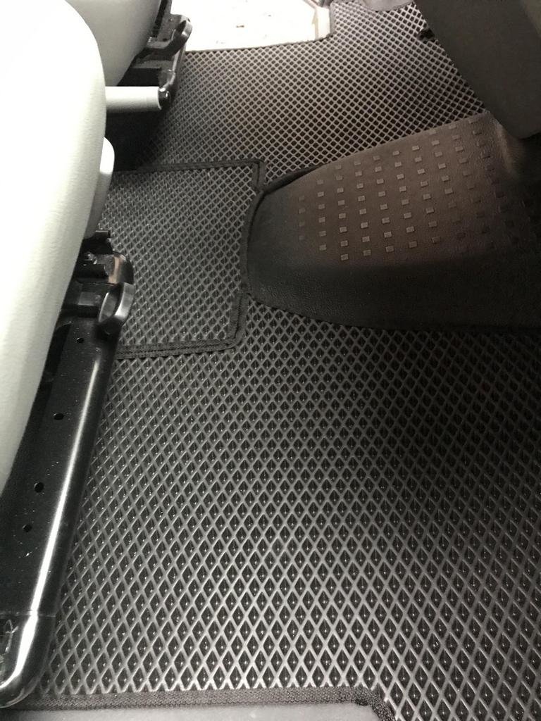 EVA Floor Mats (black, front, for 1+1) for Volkswagen T5 Transporter 2003-2010 - image 7
