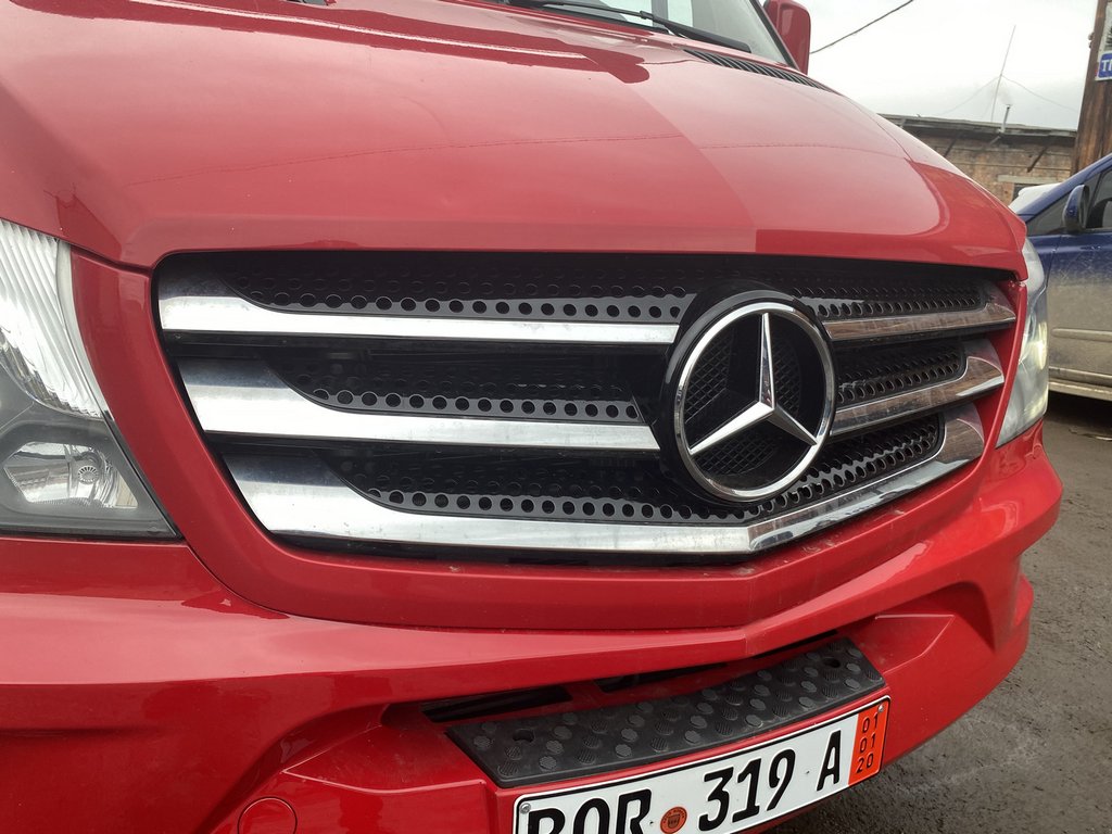 Lining on the grille (2013↗, stainless steel.) for Mercedes Sprinter W906 2006-2018 - image 6