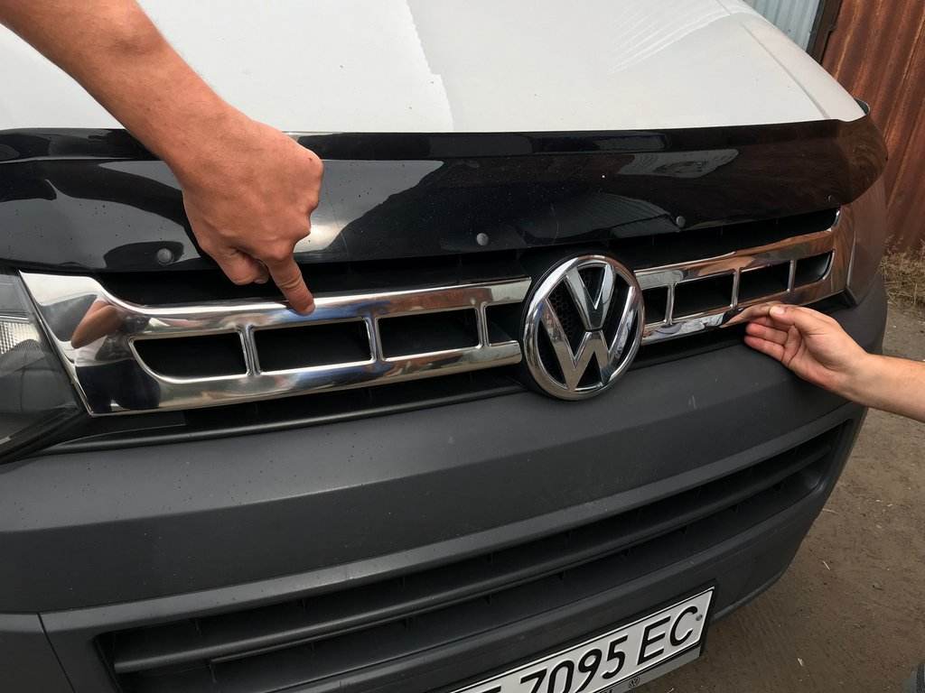 Lining on the grille (Carmos, 2 piece, stainless.) for Volkswagen T5 2010-2015 - Reelken Auto