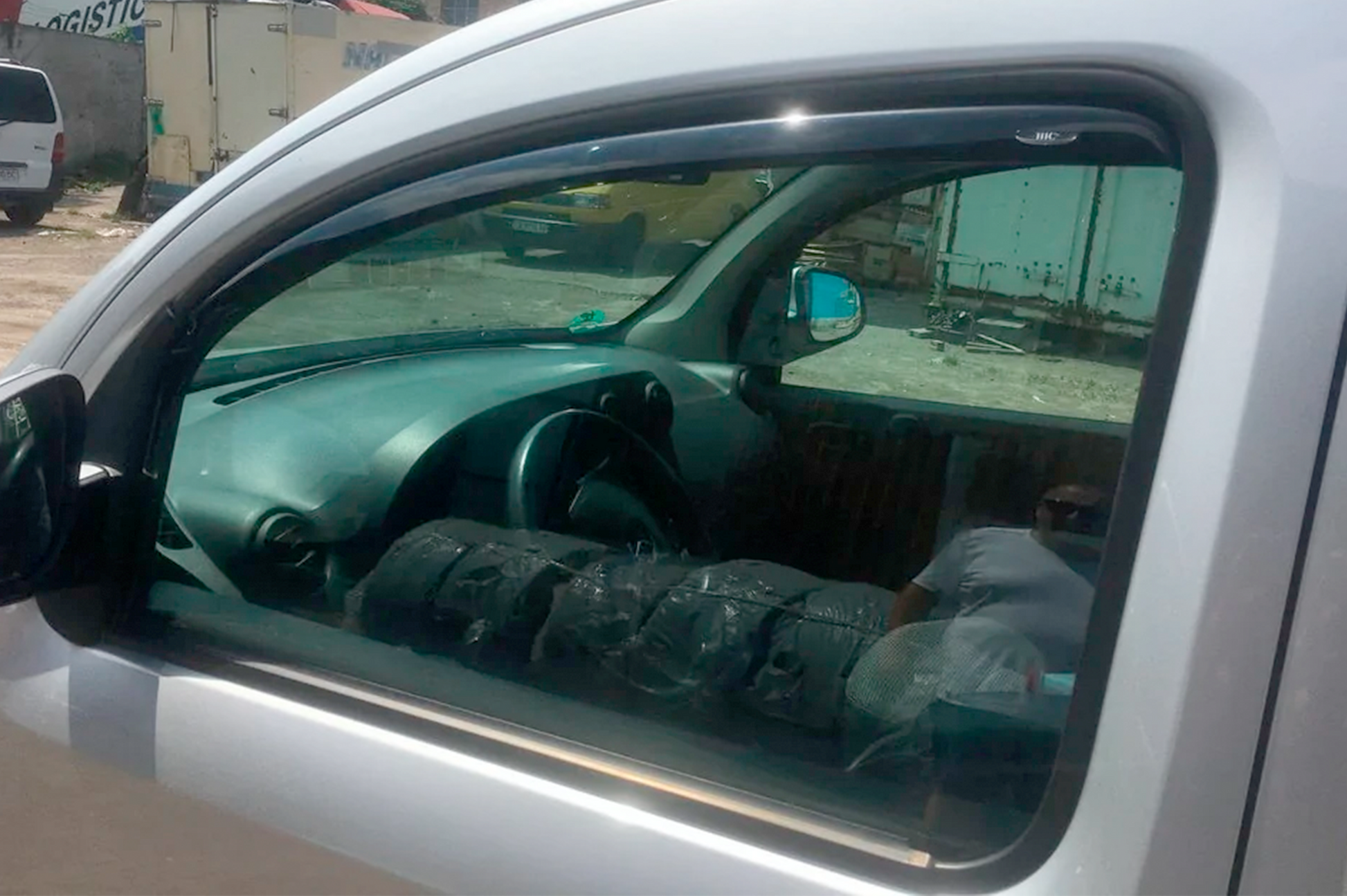 In-channel window deflectors (2 pcs, HIC) for Renault Kangoo 2008-2020 - image 13