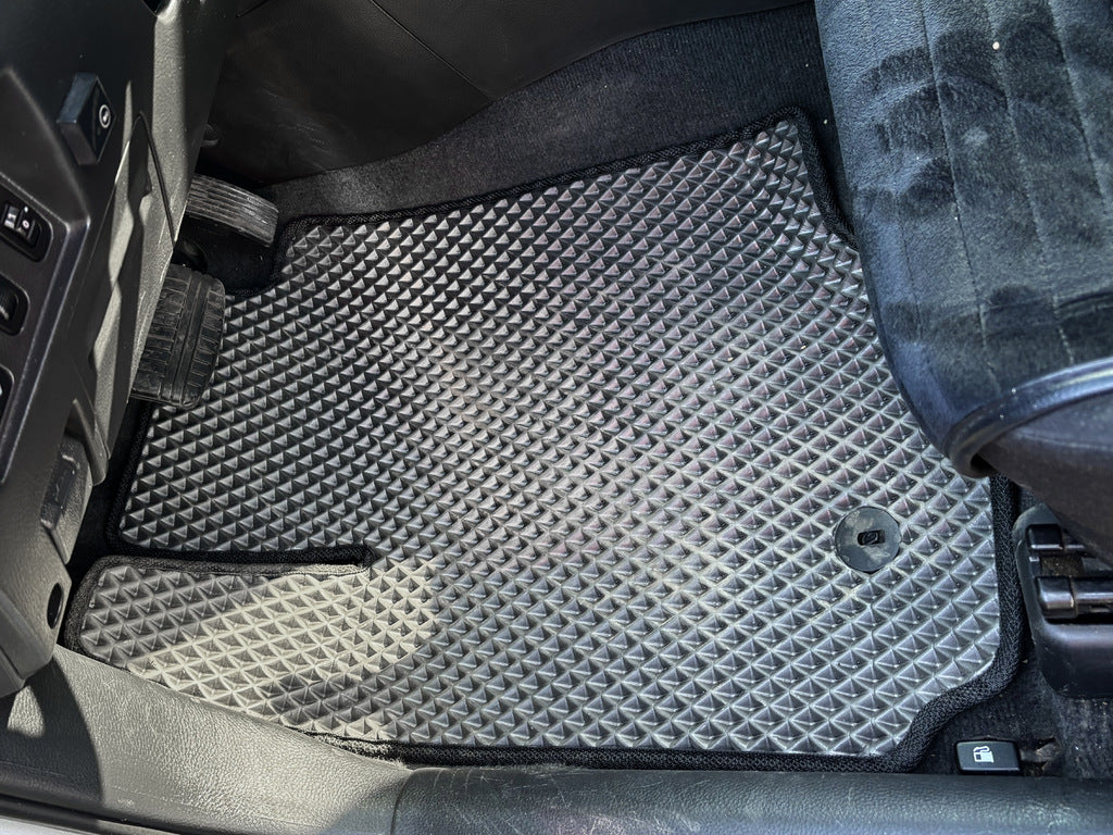 EVA Floor Mats (black) for Mitsubishi Outlander 2001-2006 - image 1