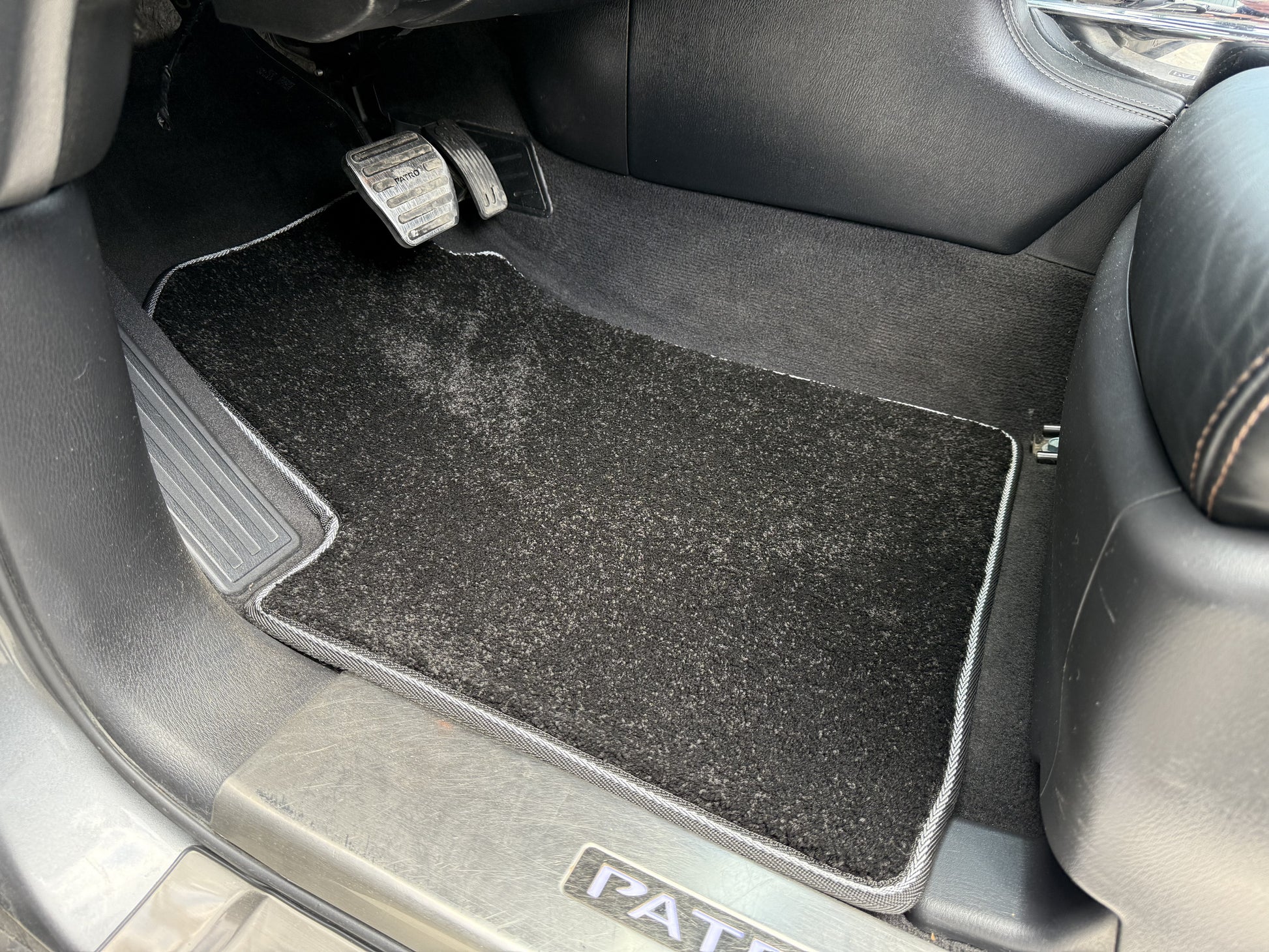 Deluxe Textile Floor Mats (3 Rows, Black) for Nissan Patrol Y62 2010-2024 - image 1