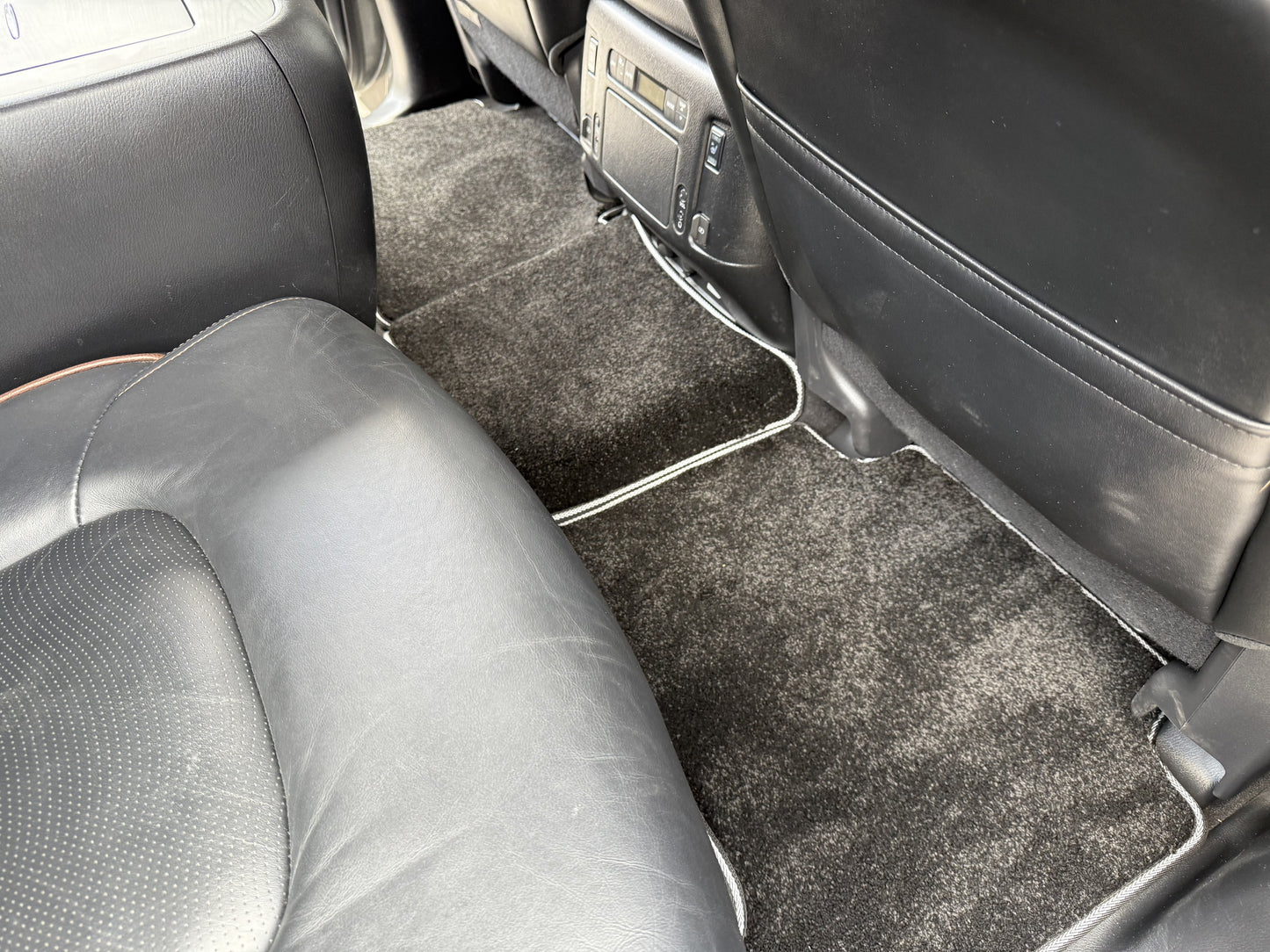 Deluxe Textile Floor Mats (3 Rows, Black) for Nissan Patrol Y62 2010-2024 - image 4