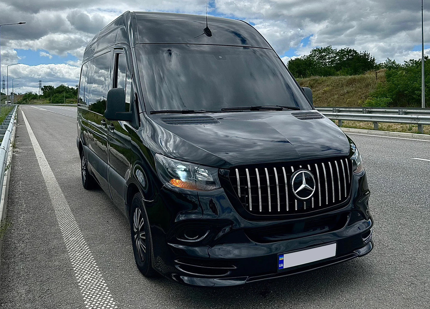 Front Grille Panamericana GT Chrome Premium V2 (With Frame) for Mercedes Sprinter W907/W910 2018- - image 3