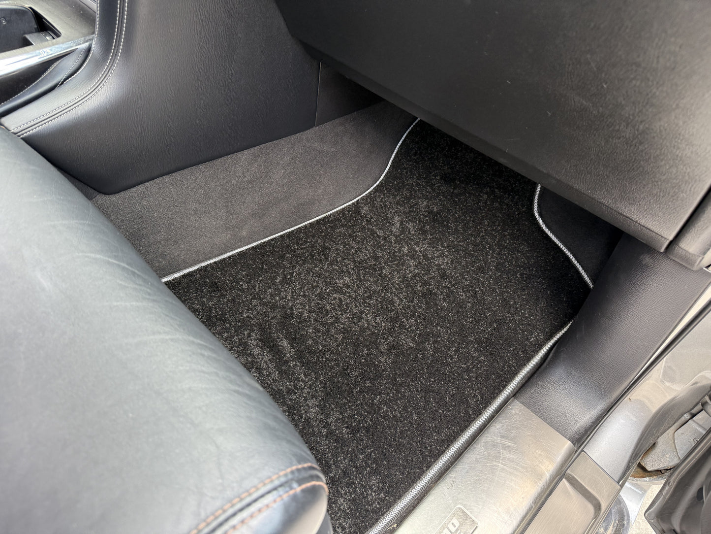 Textile rugs Deluxe (3 rows, black) for Nissan Patrol Y62 2010-2024 - image 3