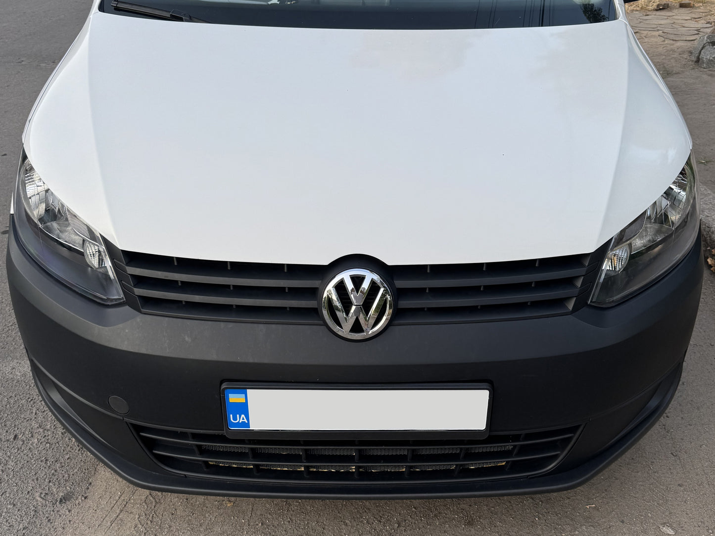 Front badge 1T0 853 601E for Volkswagen Caddy 2010-2015 - image 2