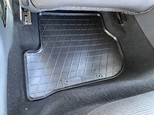 Rubber mats (4 PCs, Premium Stingray) for Volkswagen Golf 5 - Reelken Auto