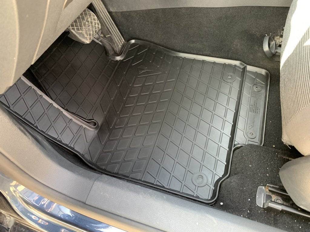 Rubber mats (4 PCs, Premium Stingray) for Volkswagen Golf 5 - Reelken Auto