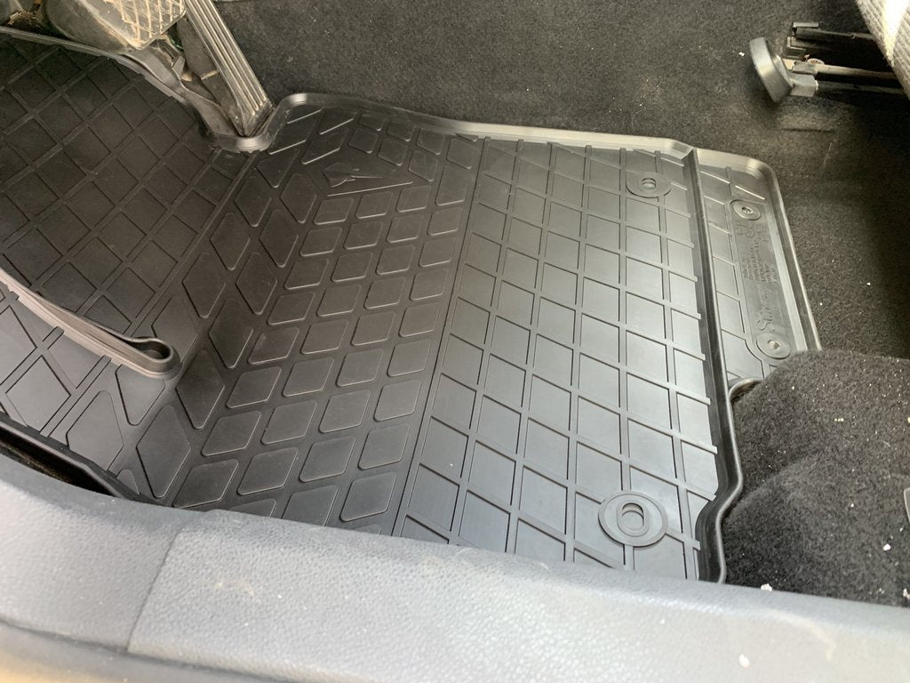 Rubber Floor Mats (4 pcs, Stingray Premium) for Volkswagen Golf 5 2003-2009 - image 3