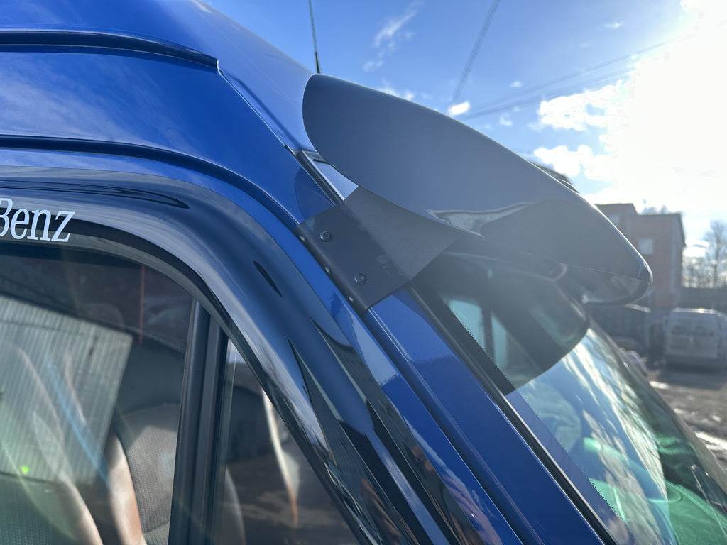 The visor on the windshield (gloss black, 5mm) for Volkswagen LT 1995-2006 - Reelken Auto