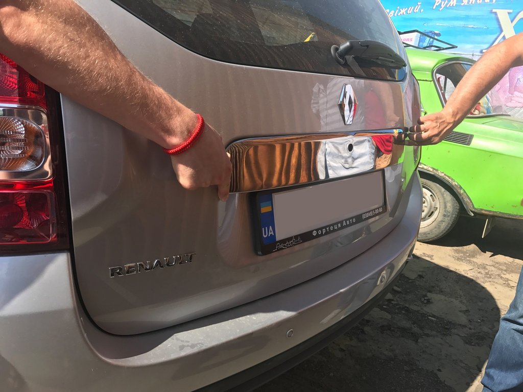 One-Piece Chrome Trim Above License Plate (Stainless Steel) for Renault Duster 2008-2017 - image 4