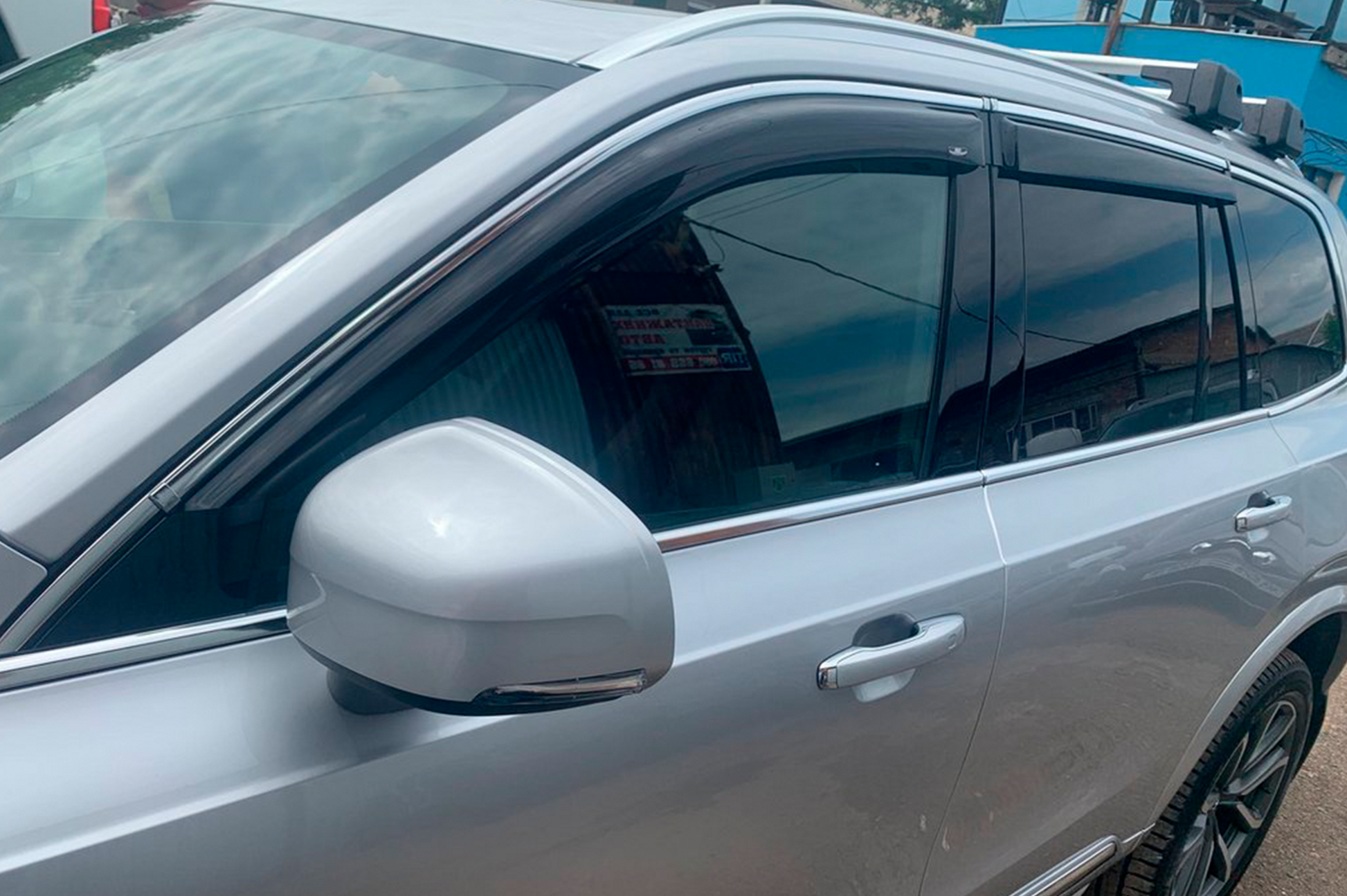Window deflectors with chrome strip (4 pcs, HIC) for Volvo XC90 2015- - image 1