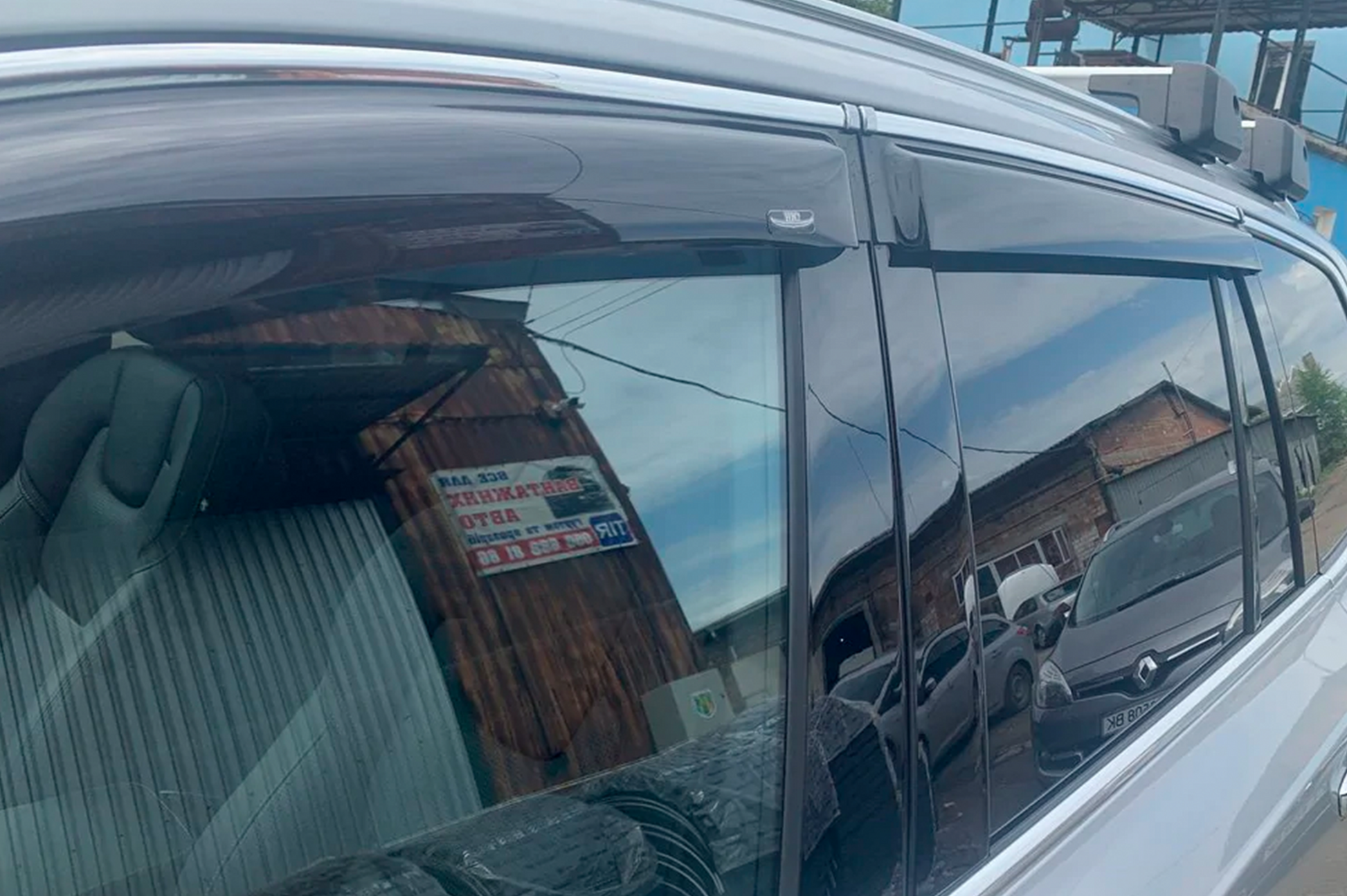 Window deflectors with chrome strip (4 pcs, HIC) for Volvo XC90 2015- - image 3