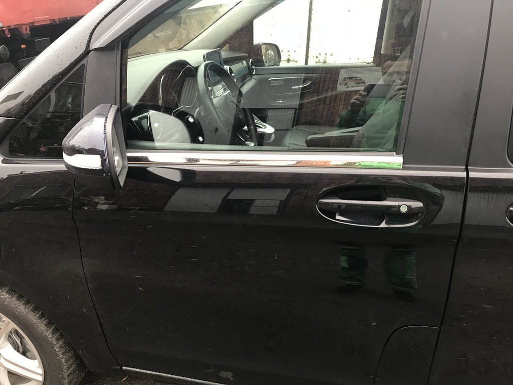 The lower moldings of glass (2 pieces, stainless steel) for Mercedes Vito / V-class W447 2014↗ year - image 4