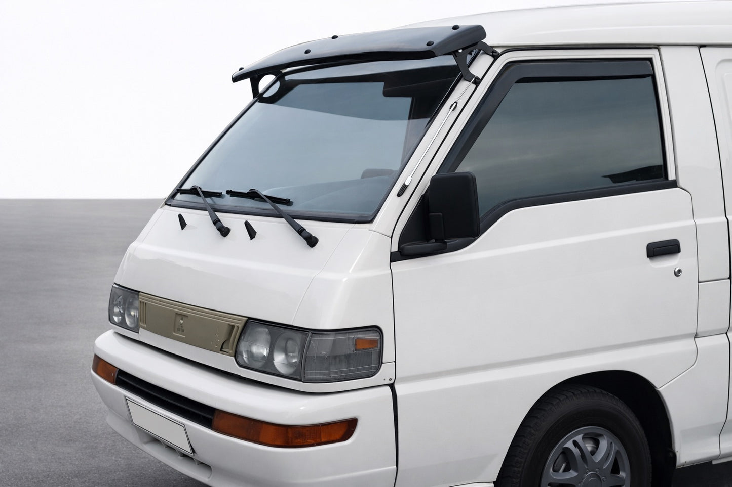 Wind Deflector for Windshield for Mitsubishi L300 1986-2013 - image 1