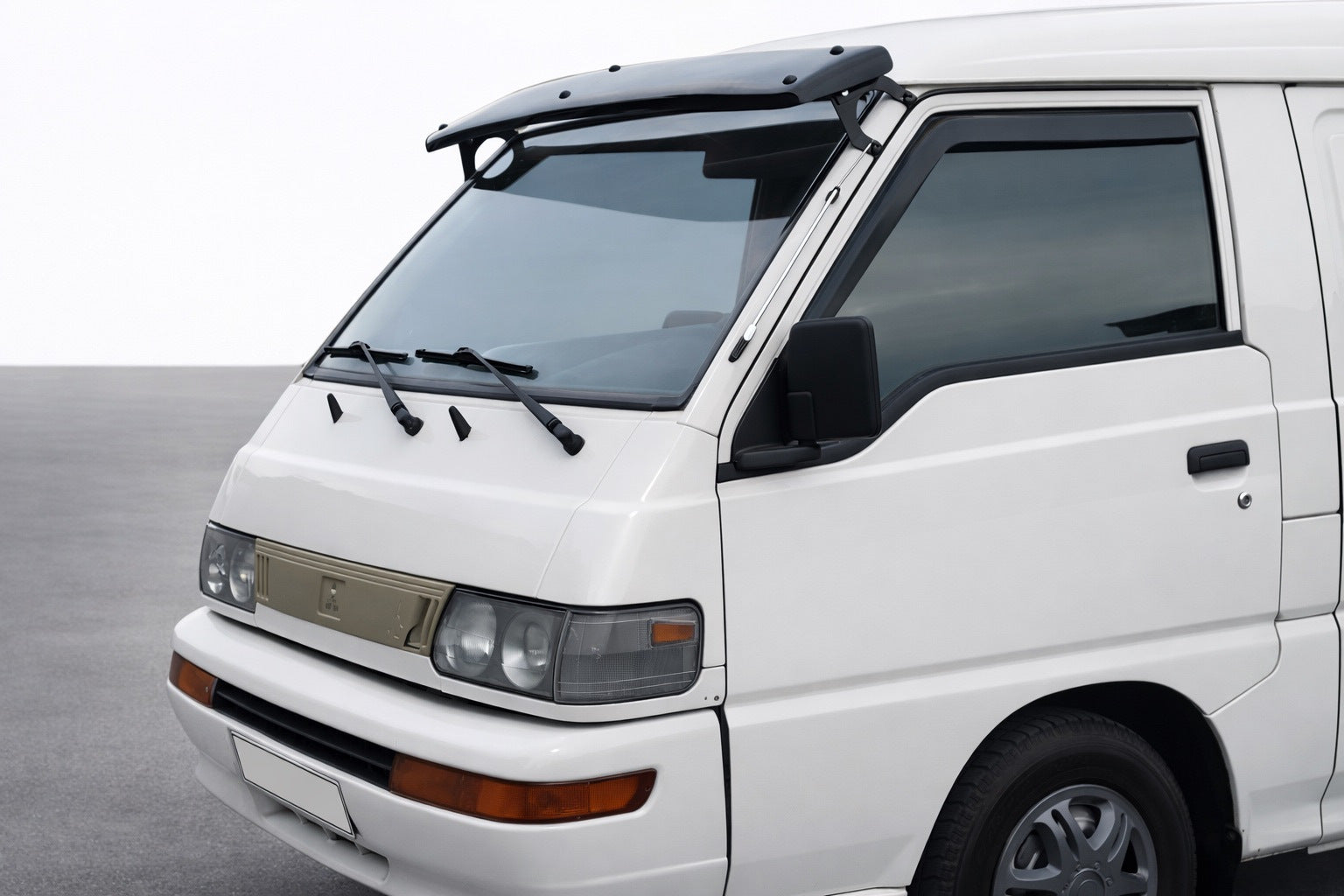 Wind Deflector for Windshield for Mitsubishi L300 1986-2013 - image 1