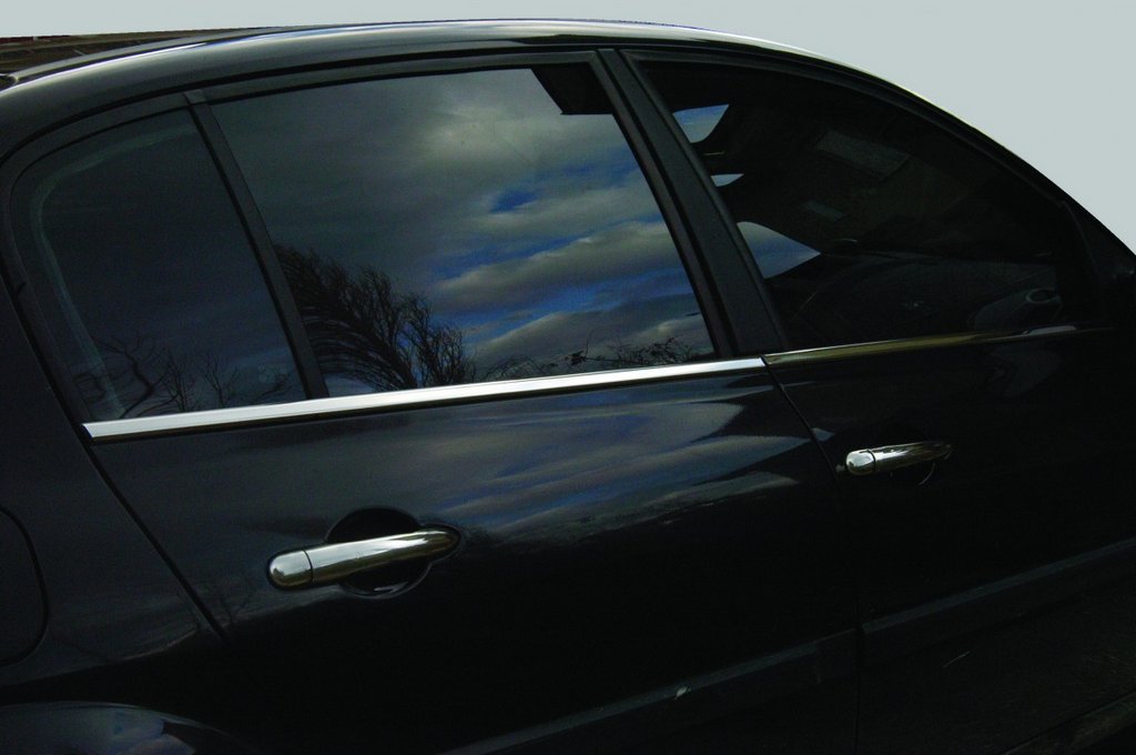 The outer edging of the glass (4 pieces, stainless steel) for Renault Megane II 2004-2009 - image 4
