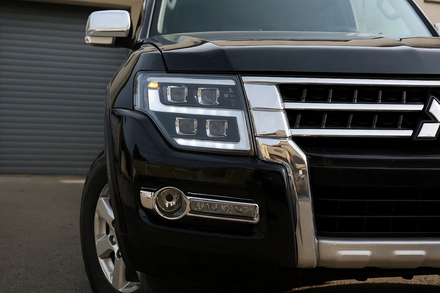 LED headlights (2 pcs) for Mitsubishi Pajero Wagon IV - image 1