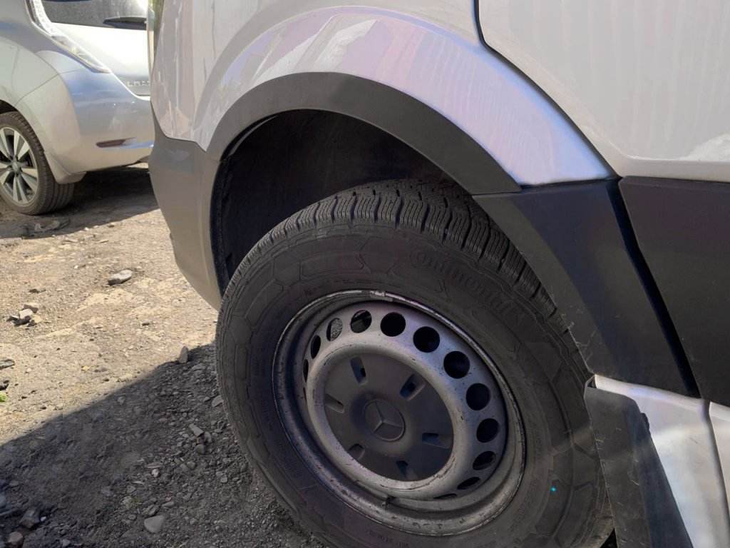 Lining the narrow arches (4 pieces, black) for Volkswagen Crafter 2006-2016 - Reelken Auto