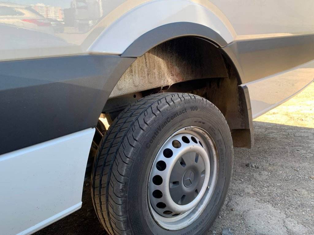 Lining the narrow arches (4 pieces, black) for Volkswagen Crafter 2006-2016 - Reelken Auto