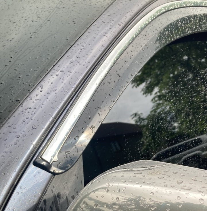 Window Deflectors with Chrome Trim (4 pcs, Sunplex Chrome) for Toyota Hilux 2006-2015 - image 1