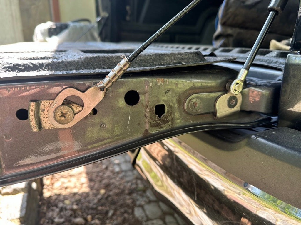 Tailgate Struts for Toyota Hilux 2015- - image 3