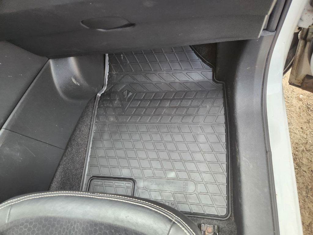 Rubber mats (4 PCs, Premium Stingray) for Nissan Qashqai 2007-2010 - Reelken Auto