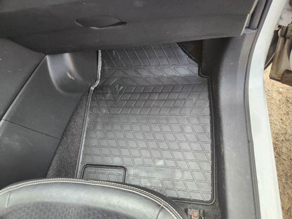 Rubber mats (4 PCs, Premium Stingray) for Nissan Qashqai 2007-2010 - Reelken Auto