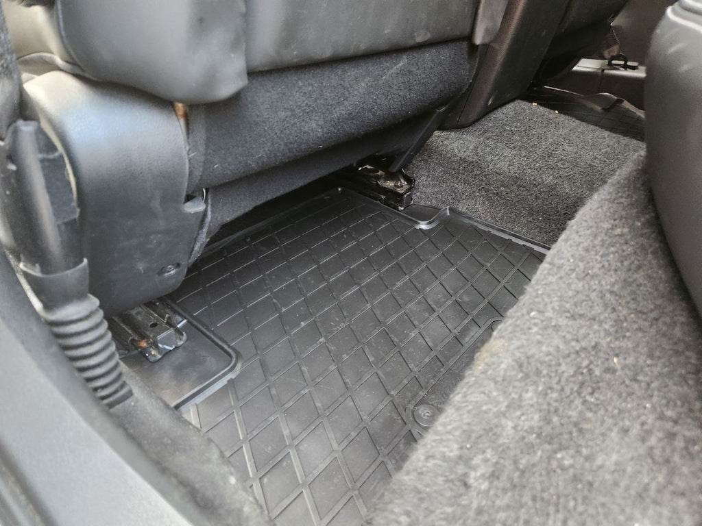 Rubber mats (4 PCs, Premium Stingray) for Nissan Qashqai 2010-2014 - Reelken Auto