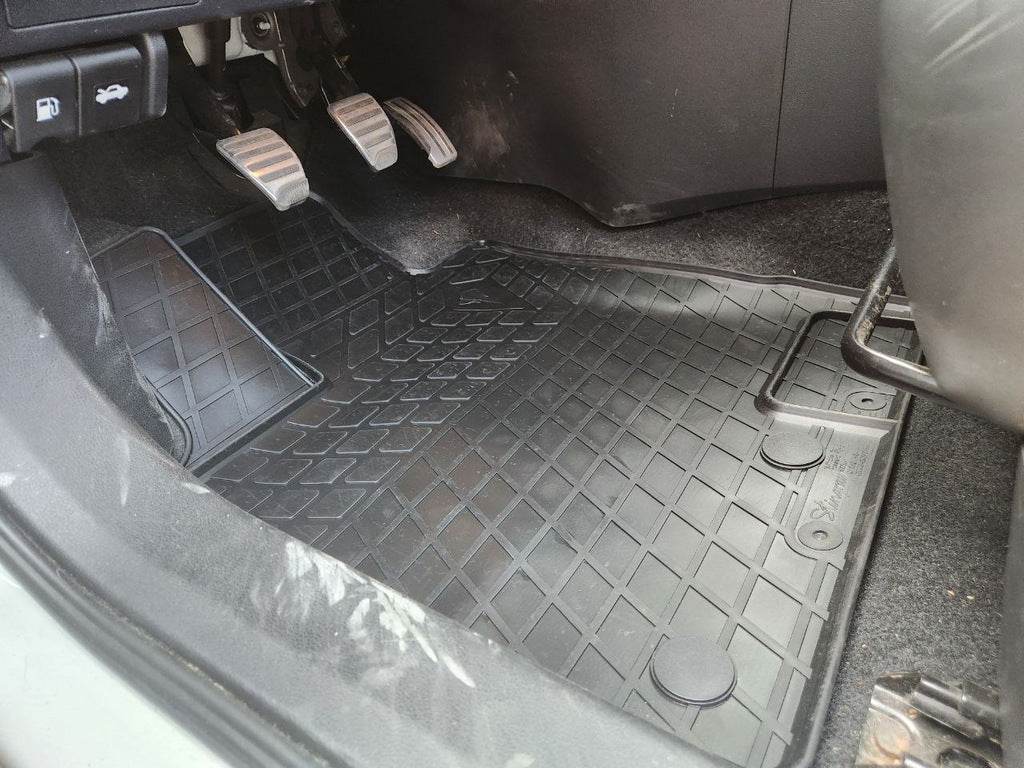 Rubber mats (4 PCs, Premium Stingray) for Nissan Qashqai 2010-2014 - Reelken Auto