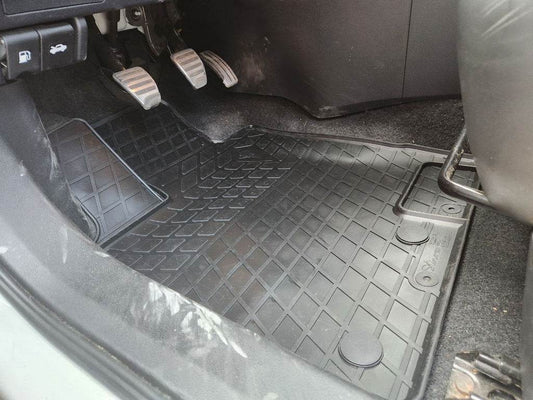 Rubber mats (4 PCs, Premium Stingray) for Nissan Qashqai 2010-2014 - Reelken Auto