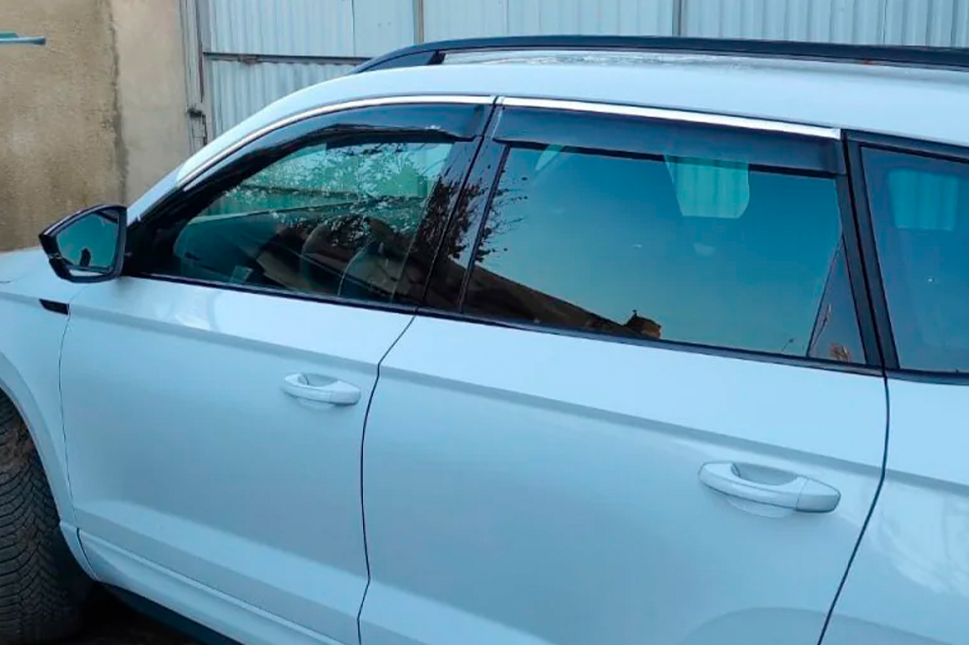 Window deflectors with chrome trim (4 pcs, HIC) for Skoda Karoq 2018- - image 2