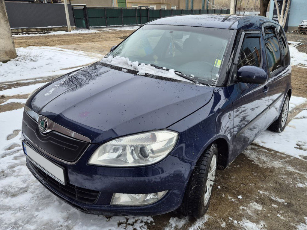 Winter cover on the grille (2010+, top) for Skoda Roomster 2006-2015 - image 4