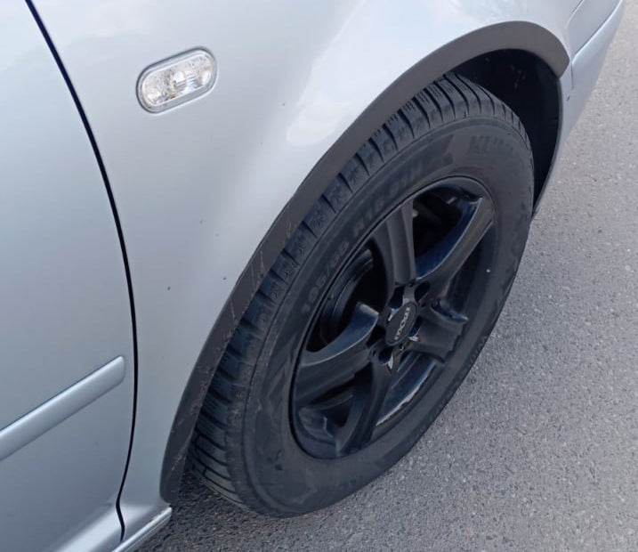 The pads on the arches (4 pieces, black) for Volkswagen Golf 4 - Reelken Auto