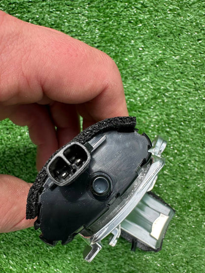 Mirror turn signal (1 pc) for Toyota Land Cruiser 200 2007-2021 - image 3