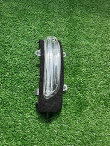 Mirror Turn Signal Indicator (For 2012-2016, 1 pc) for Toyota Land Cruiser 200 2007-2021 - image 2
