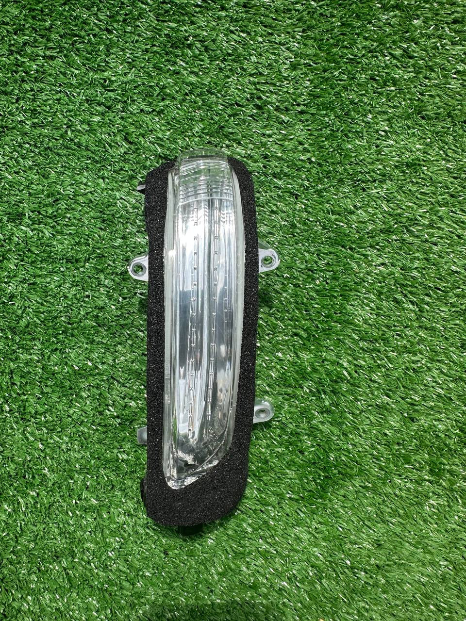 Turn signal in the mirror (1 pc.) for Toyota Land Cruiser 200 - image 1