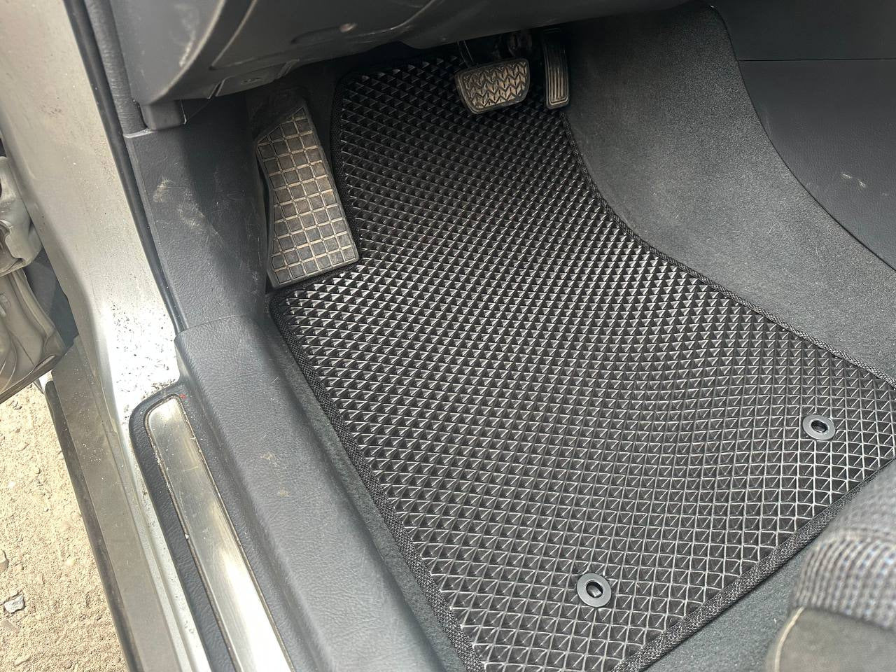 EVA Floor Mats V-2 (black) for Toyota Avensis 2003-2009 - image 1