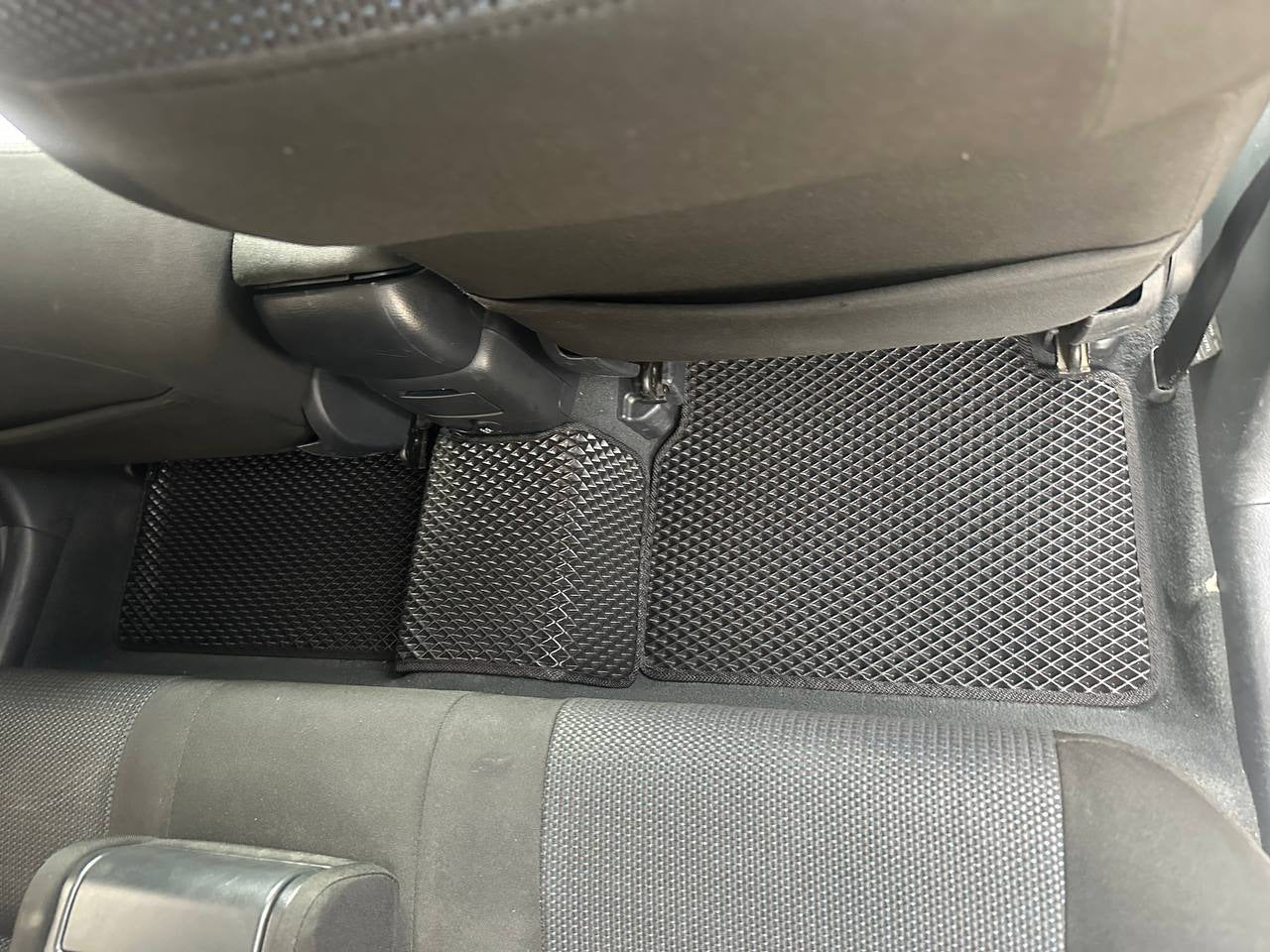 EVA Floor Mats V-2 (black) for Toyota Avensis 2003-2009 - image 4