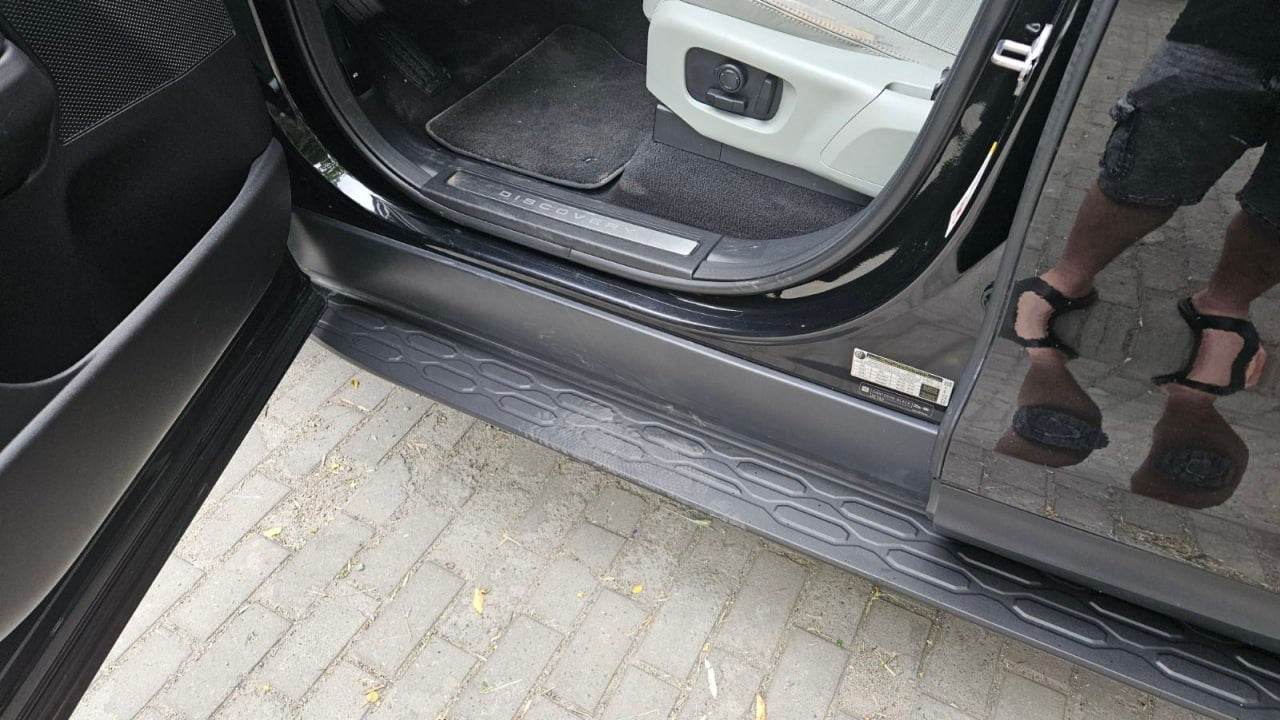 Side steps (2 pcs) for Land Rover Discovery V - Reelken Auto