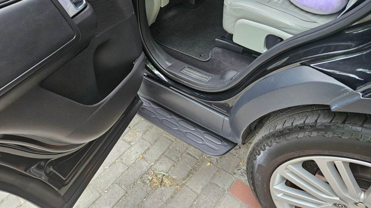 Side steps (2 pcs) for Land Rover Discovery V - Reelken Auto