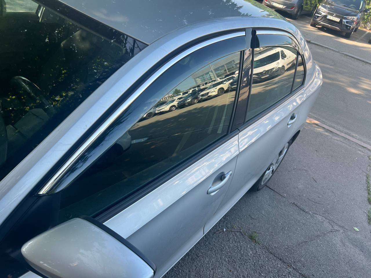 Window Deflectors with Chrome Trim Niken Luxury (4 pcs) for Skoda Rapid 2012-2019 - image 1