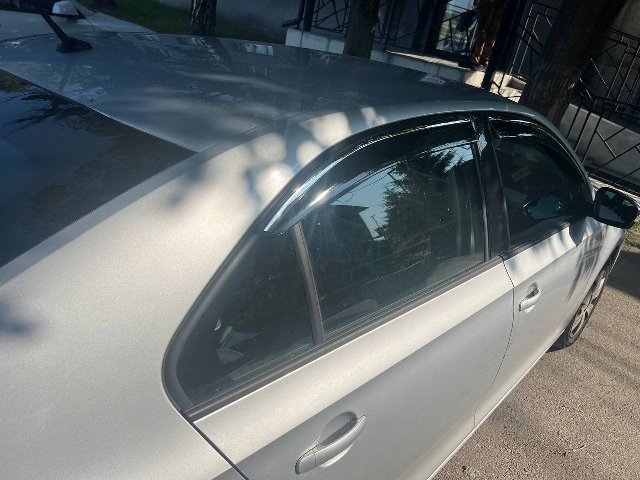 Window Deflectors with Chrome Trim Niken Luxury (4 pcs) for Skoda Rapid 2012-2019 - image 2