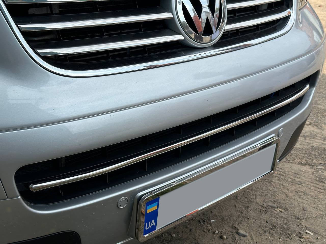 Bumper grille trim (stainless steel) for Volkswagen T5 Caravelle 2004-2010 - image 1