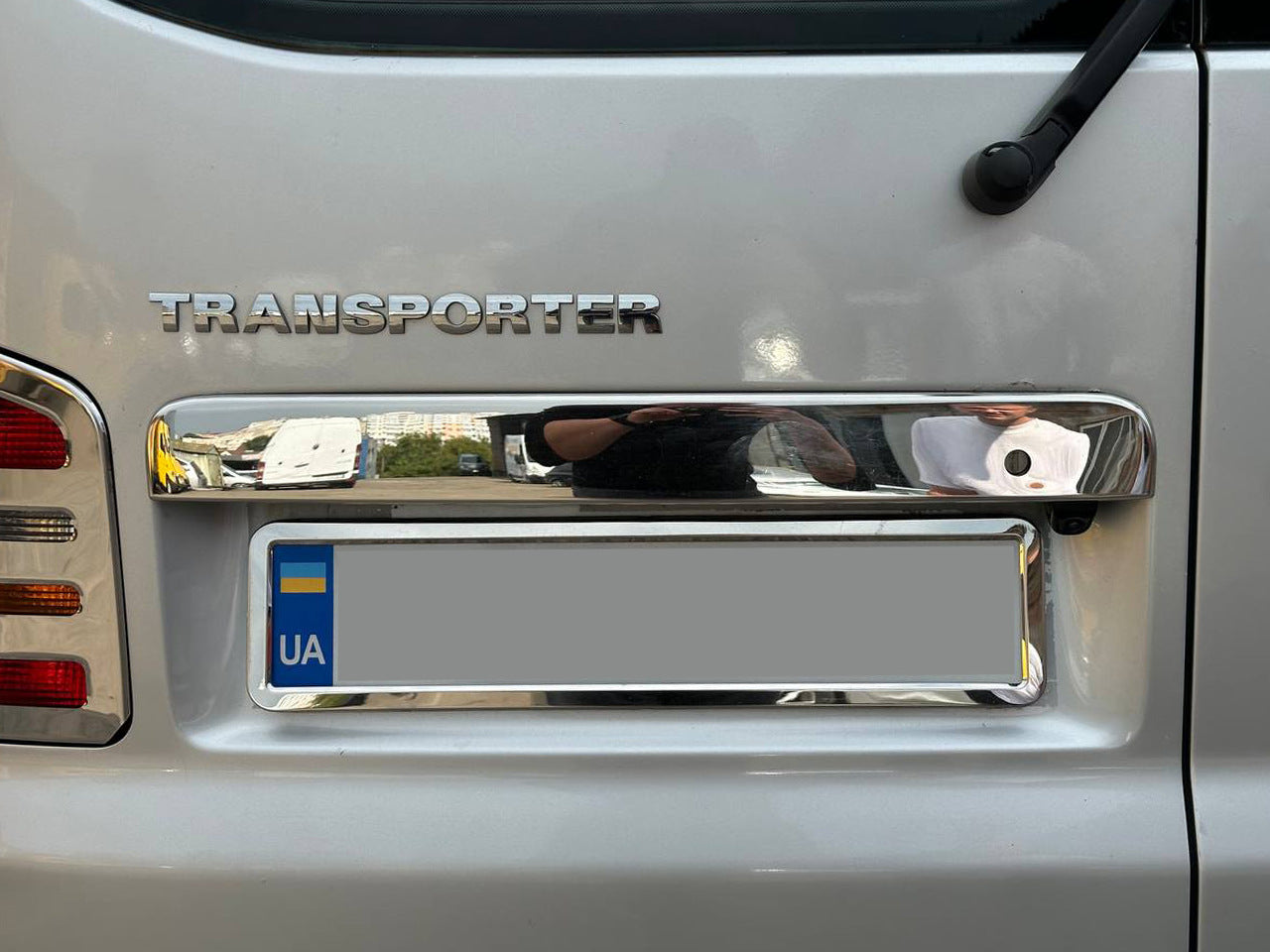 Stainless steel trim above license plate for rear swing doors for Volkswagen T5 Multivan 2003–2010 - image 8